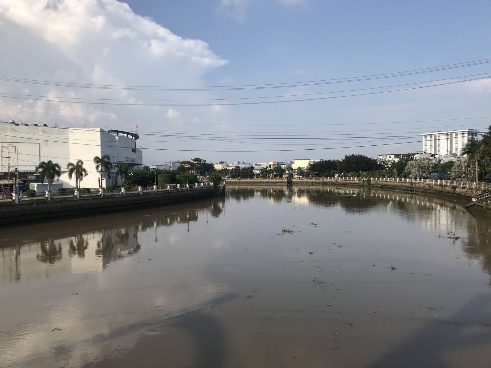 Mỗi thành phố hình thành bên một đòng sông, vậy thành phố trẻ Tân An của Long An soi bóng xuống con kênh nào? - Ảnh 1.