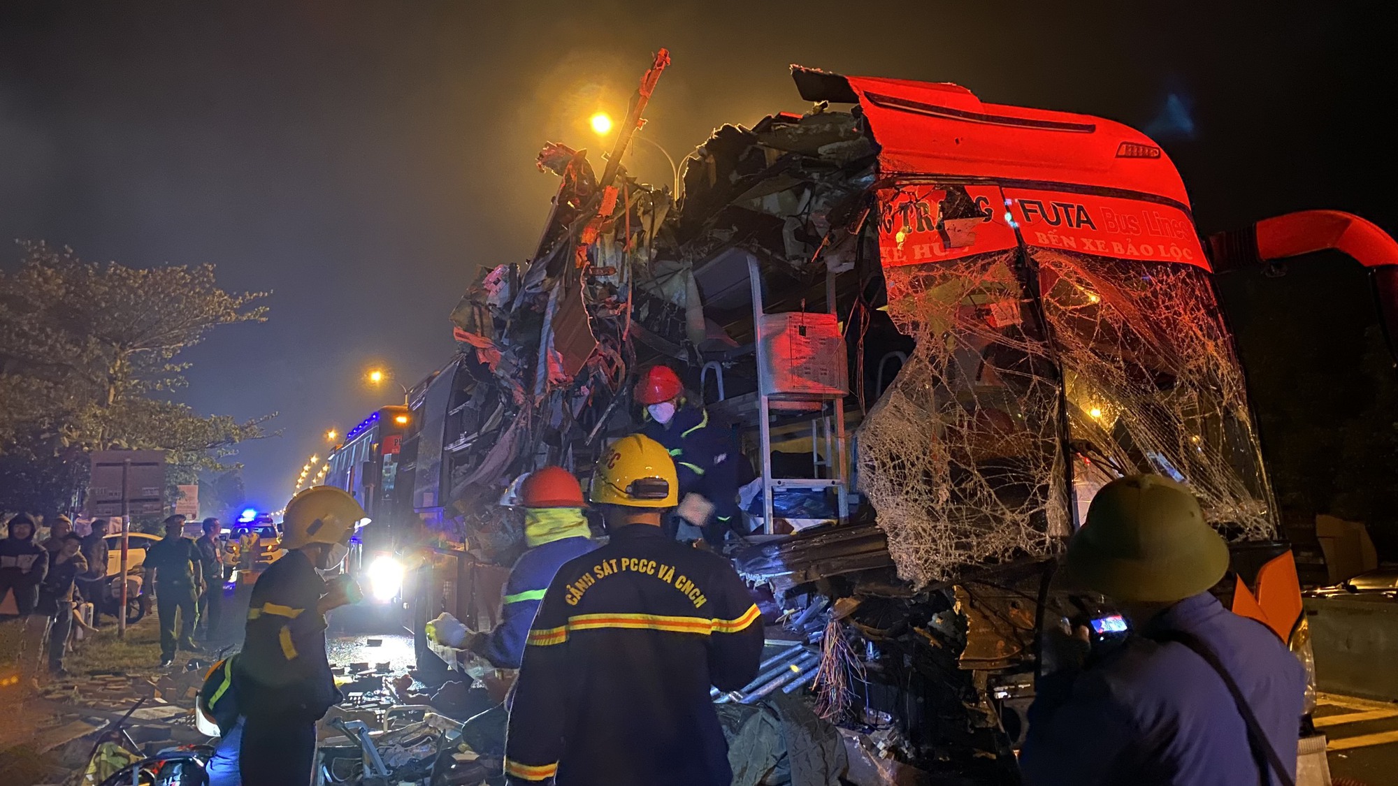 Vụ tai nạn 3 người chết, 17 người bị thương ở Quảng Nam: Tạm giữ hình sự tài xế xe khách  - Ảnh 2.