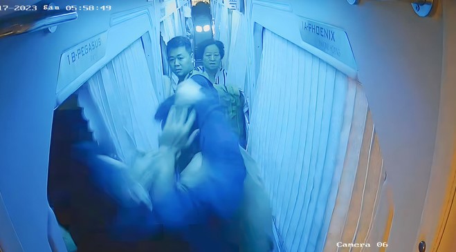 Vụ tài xế xe bị đánh ở Nha Trang: Nhà xe chỉ mong hành khách đến xin lỗi - Ảnh 2.