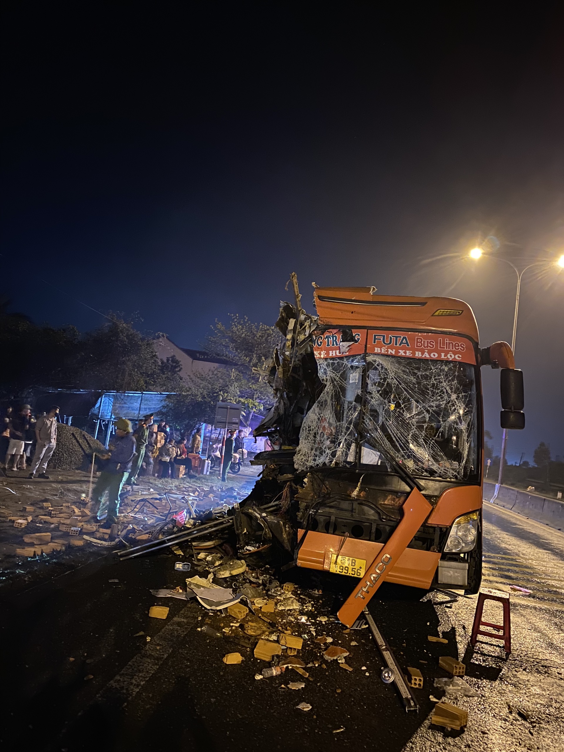 Vụ tai nạn 3 người chết, 17 người bị thương ở Quảng Nam: Tạm giữ hình sự tài xế xe khách  - Ảnh 1.