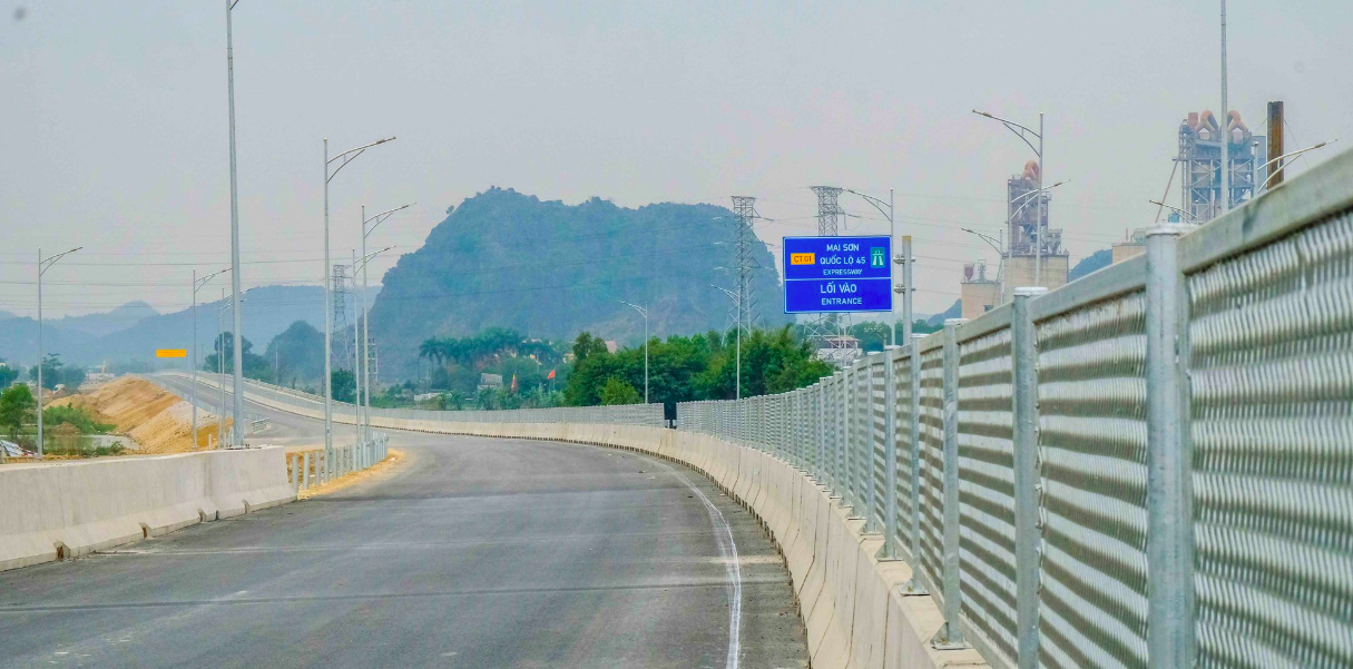 Cao tốc Vĩnh Hảo - Phan Thiết lùi thời gian khánh thành tới ngày 19/5 - Ảnh 2.