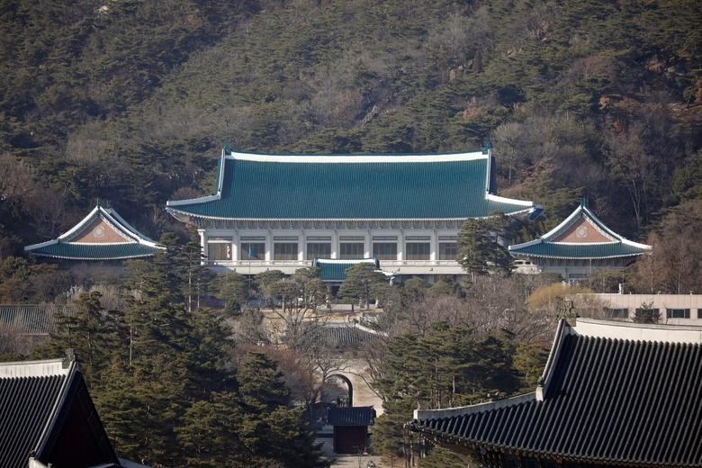 Tổng thống Hàn Quốc bác cáo buộc rời Nhà Xanh vì nghe lời thầy bói - Ảnh 1.