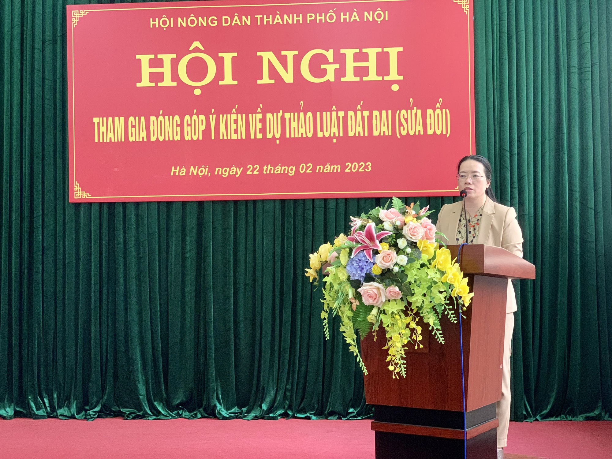 Nông dân Hà Nội tham gia đóng góp ý kiến về Dự thảo Luật Đất đai sửa đổi - Ảnh 1.