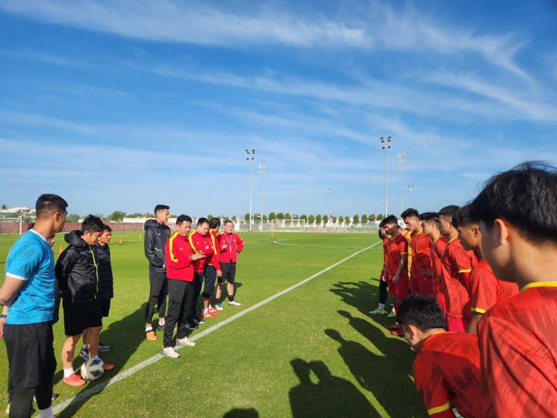 HLV Hoàng Anh Tuấn chỉ ra thiếu sót của U20 Việt Nam trước trận đấu Dubai FC - Ảnh 4.