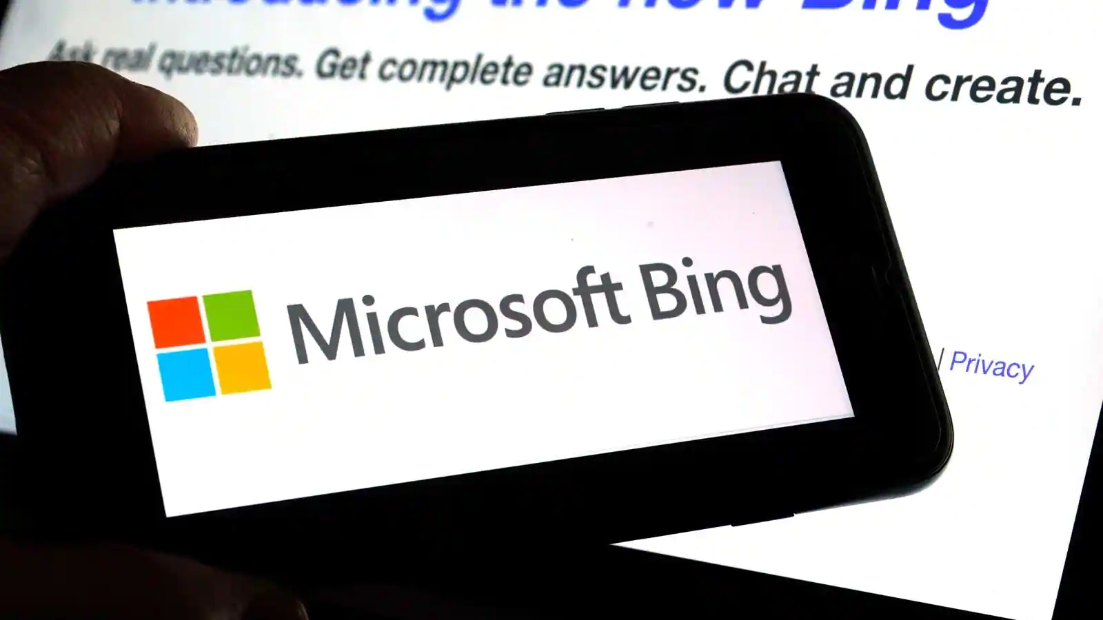 Bing AI chỉ là một chatbot lỗi và khó bao giờ có thể quên điều đó. Ảnh: @AFP.
