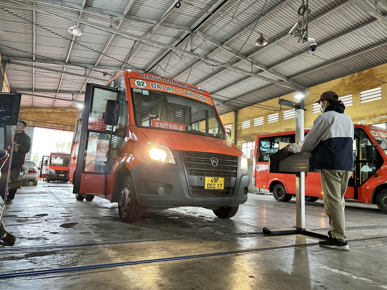 Không có sai phạm tại các trung tâm đăng kiểm ở Lâm Đồng nhưng còn phản ánh nhũng nhiễu, tiêu cực - Ảnh 2.