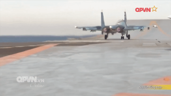 Tàu sân bay duy nhất của Nga rời nhà máy sau gần 6 năm sửa chữa - Ảnh 10.