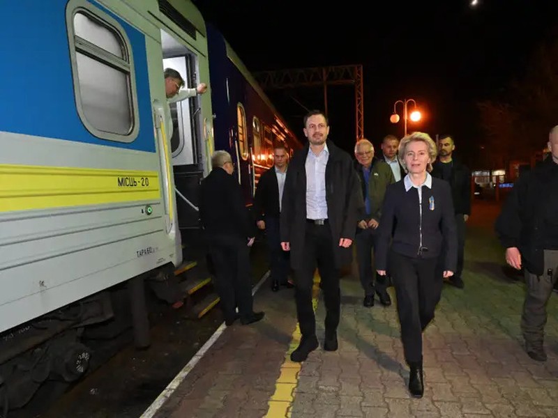Hàng loạt chuyến tàu hỏa đưa những nhà lãnh đạo thế giới đến thủ đô của Ukraine - Ảnh 10.