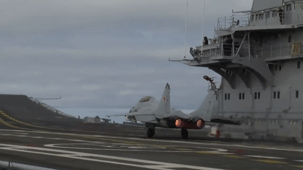 Tàu sân bay duy nhất của Nga rời nhà máy sau gần 6 năm sửa chữa - Ảnh 16.