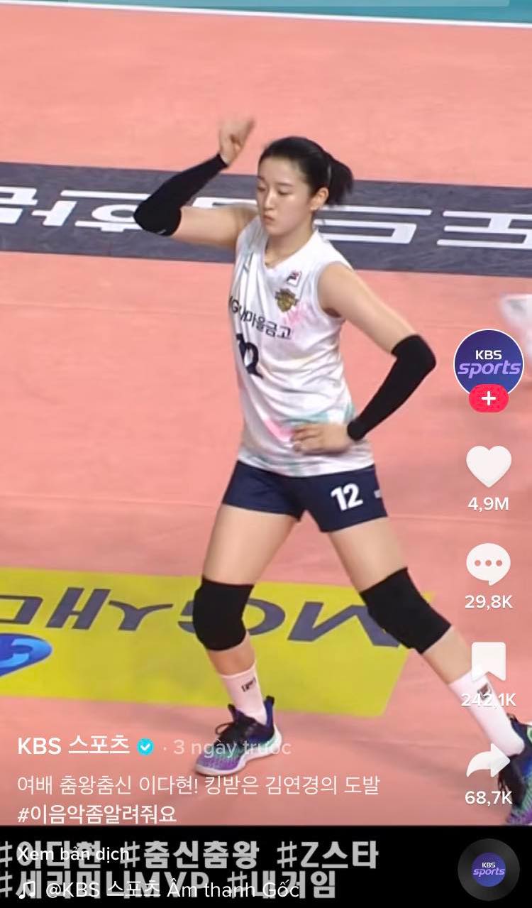Vẻ đẹp hotgirl bóng chuyền Hàn Quốc nhảy điệu See tình ngay trên sân đấu - Ảnh 3.