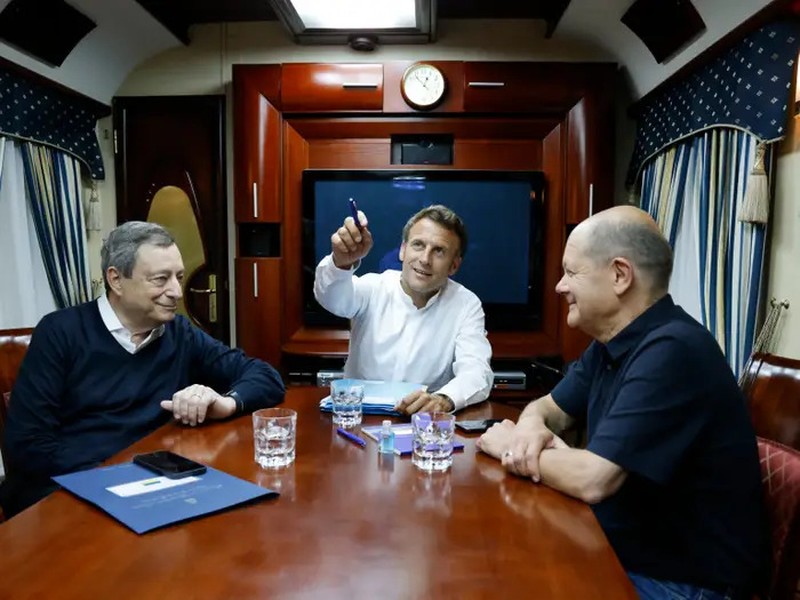 Hàng loạt chuyến tàu hỏa đưa những nhà lãnh đạo thế giới đến thủ đô của Ukraine - Ảnh 9.