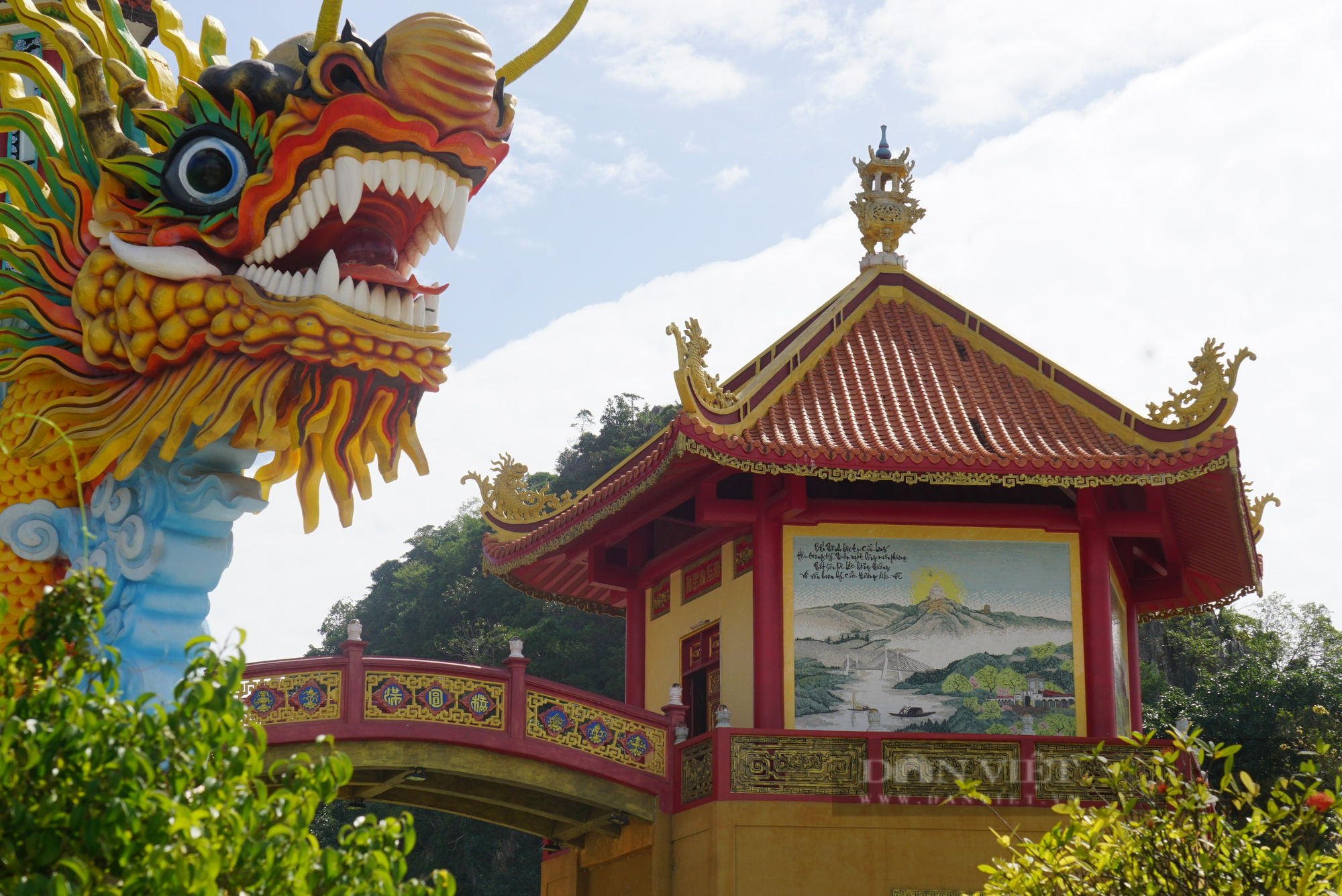 Độc đáo 16 bức tranh sứ độc bản trên tường tại ngôi chùa nổi tiếng Đà Nẵng xác lập kỷ lục Việt Nam - Ảnh 6.