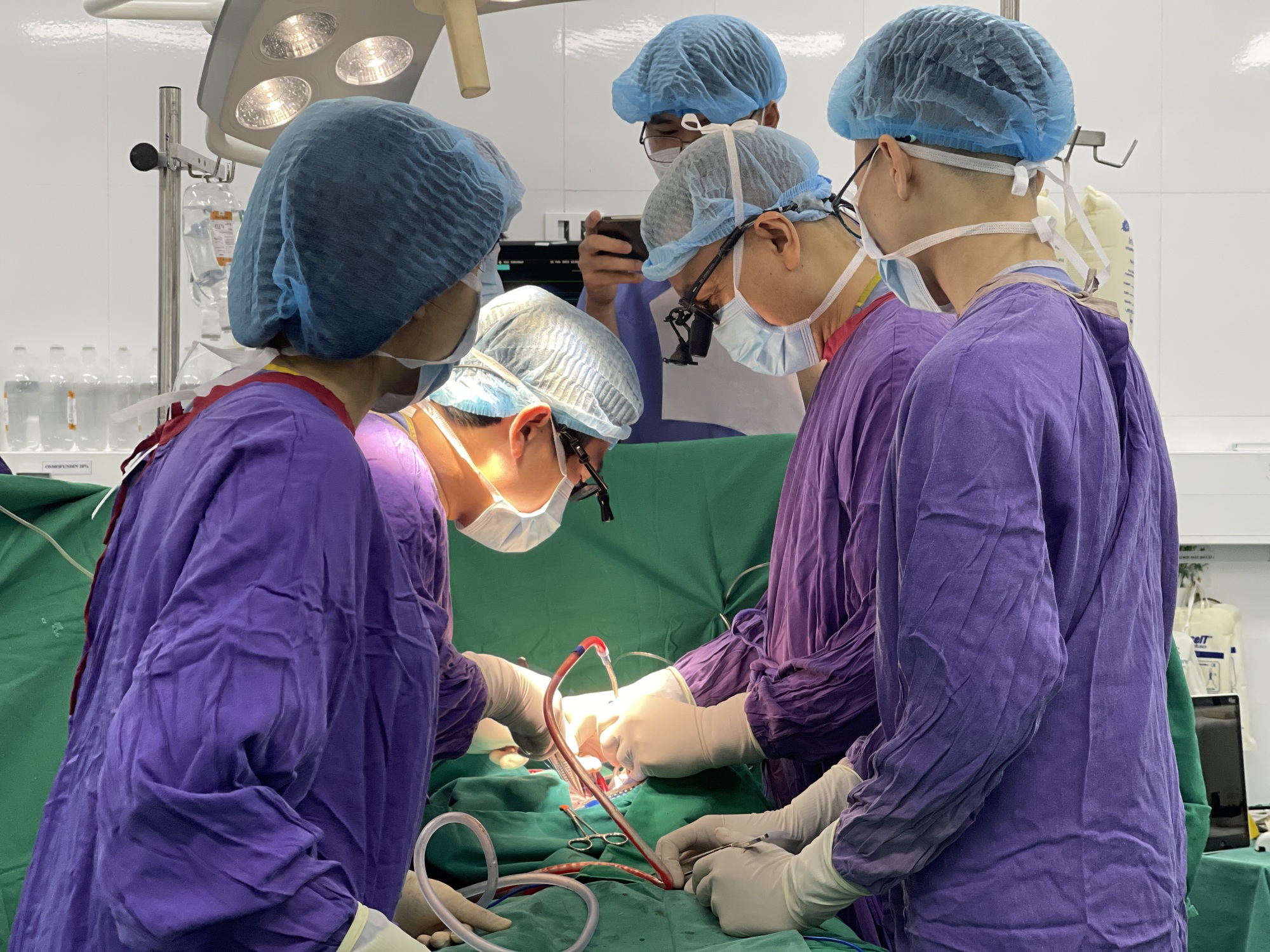 Tin vui của ngành y: Lần đầu ghép đa tạng tim - thận thành công tại Việt Nam - Ảnh 2.