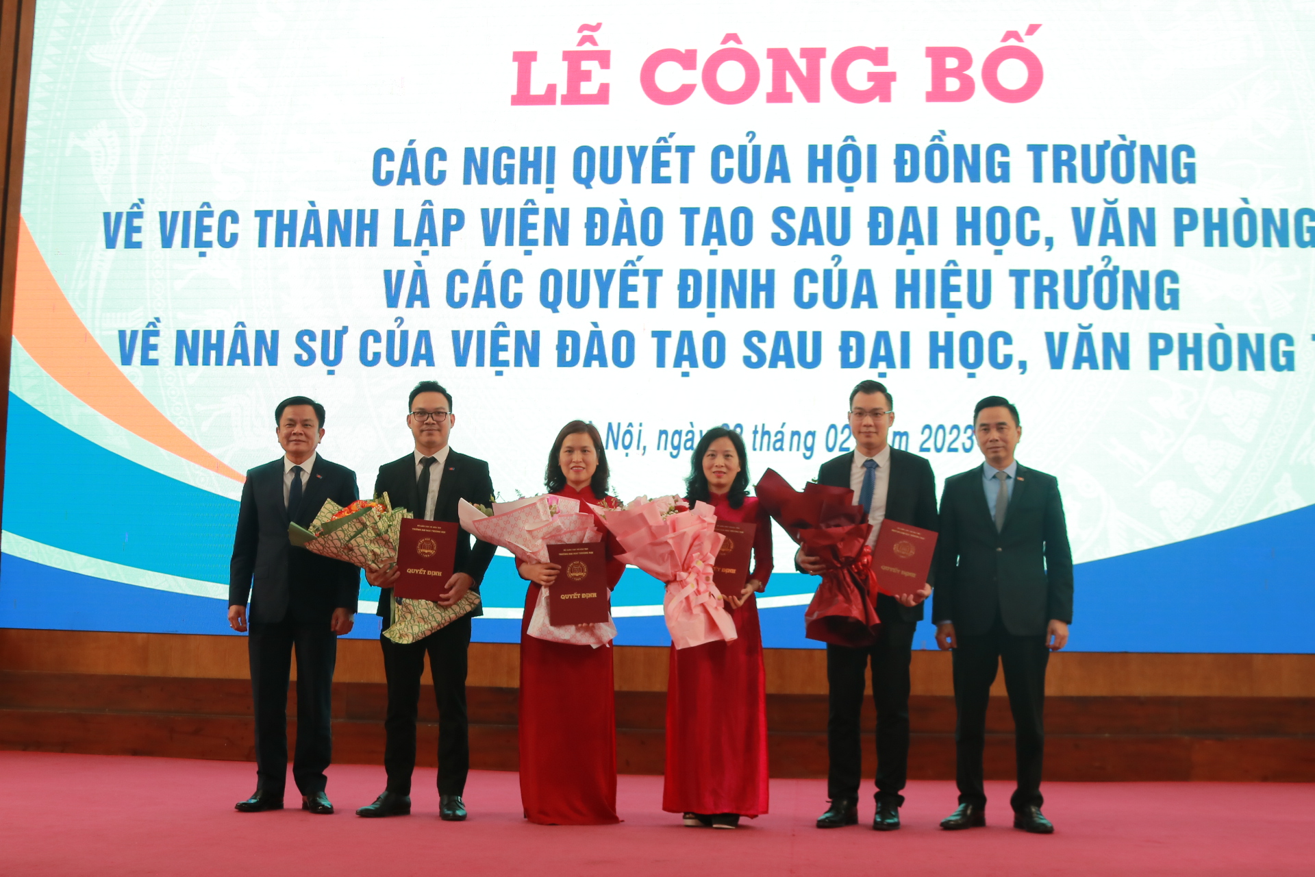 Đại học Thương mại công bố quyết định thành lập văn phòng trường, Viện Đào tạo sau đại học - Ảnh 3.