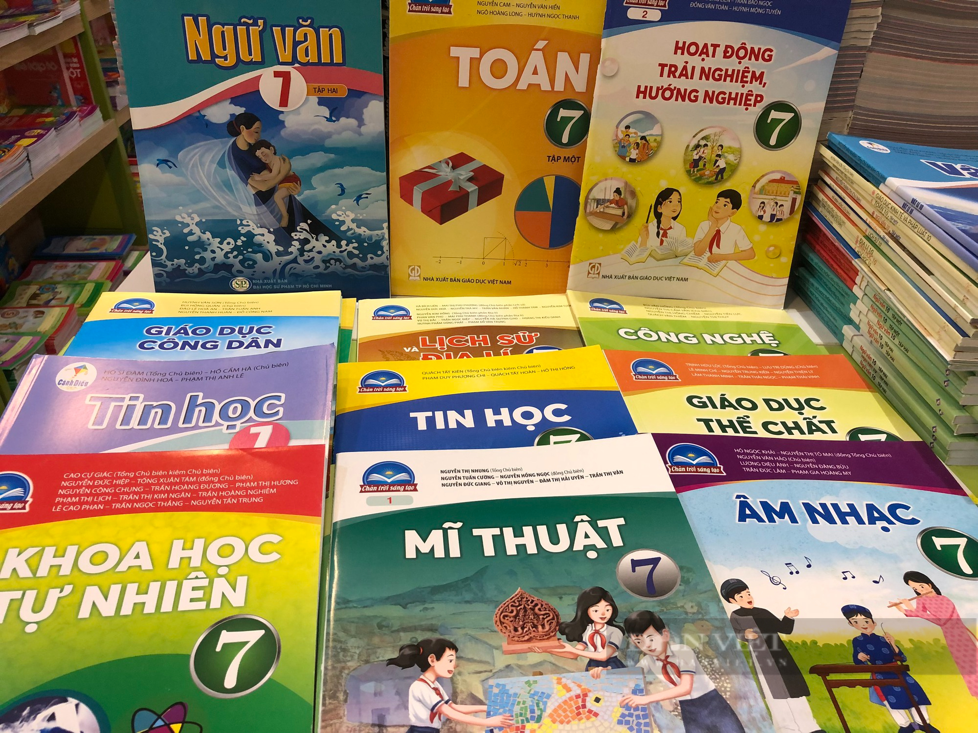 Bộ GDĐT trả lời về vấn đề “mỗi địa phương áp dụng một bộ sách giáo khoa riêng” - Ảnh 1.