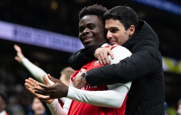 Arsenal &quot;trói&quot; Bukayo Saka bằng mức lương... 200.000 bảng/tuần - Ảnh 1.