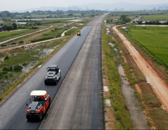 Hé lộ năng lực Tập đoàn Xây dựng miền Trung vừa bị &quot;trảm&quot; tại cao tốc Mai Sơn - QL45 - Ảnh 1.