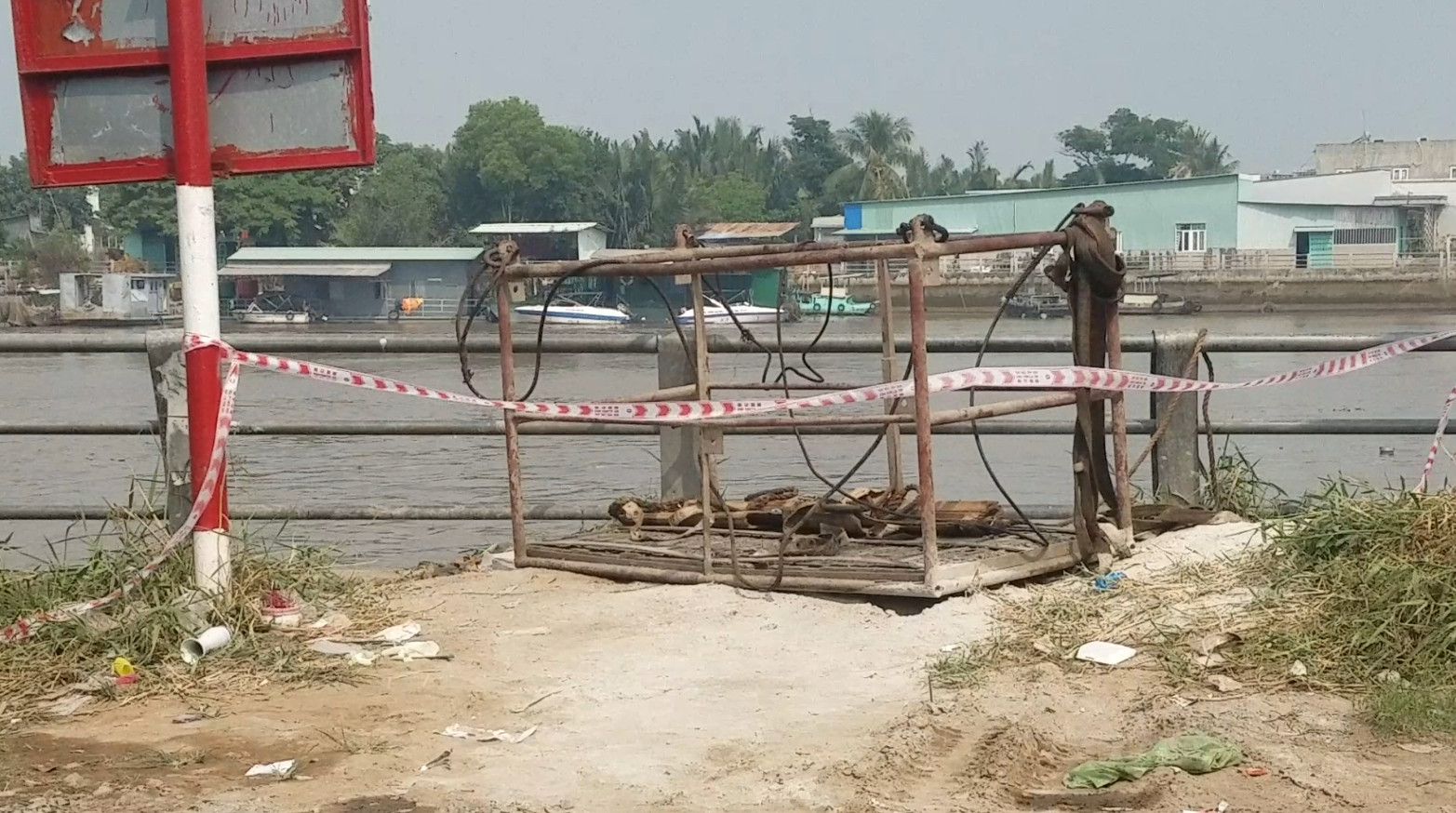 TP.HCM: Tai nạn lao động ở công trình trên sông Soài Rạp, 3 người thương vong - Ảnh 1.