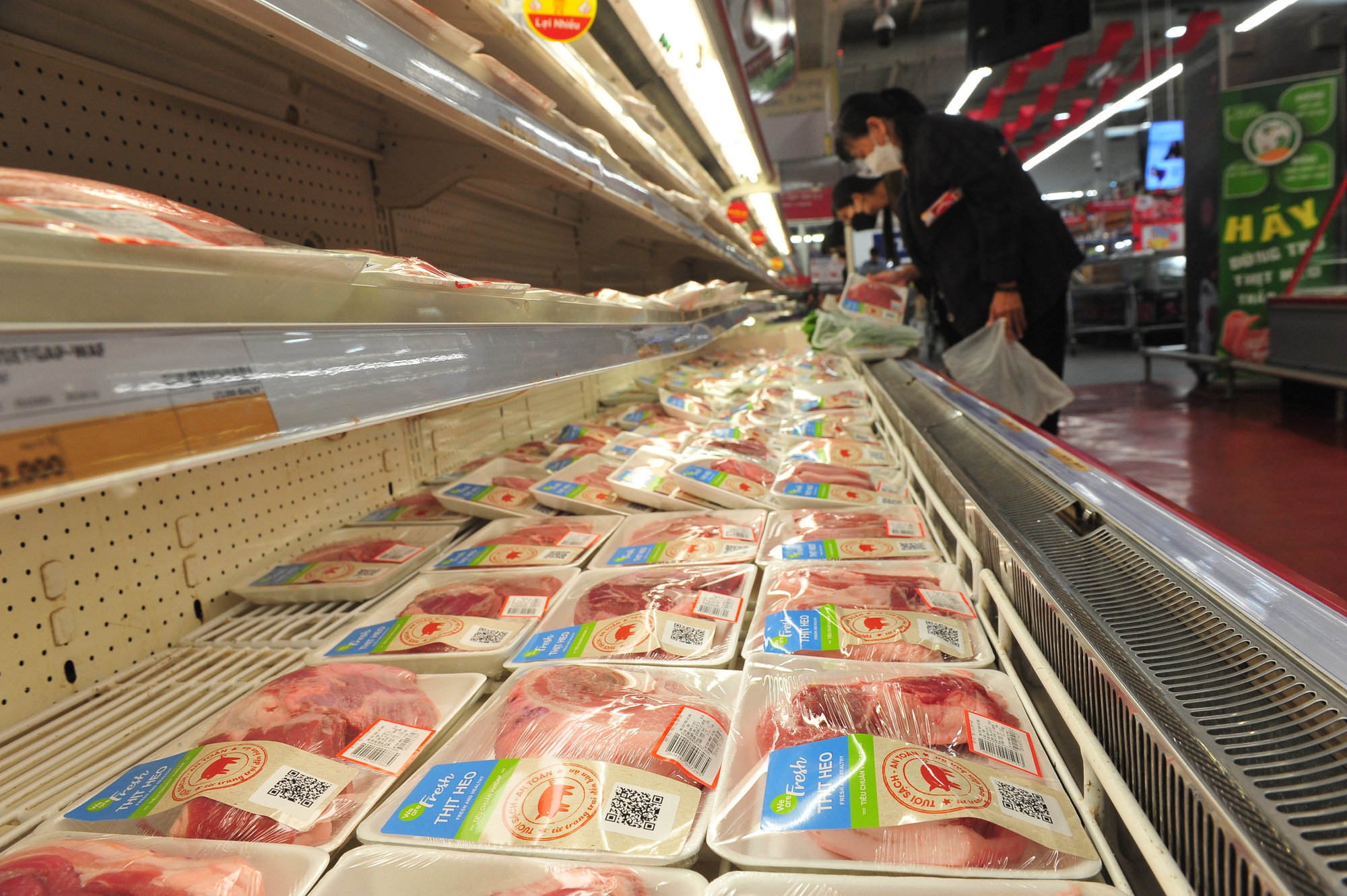 Giá thịt heo tại TP.HCM giảm mạnh - Ảnh 3.