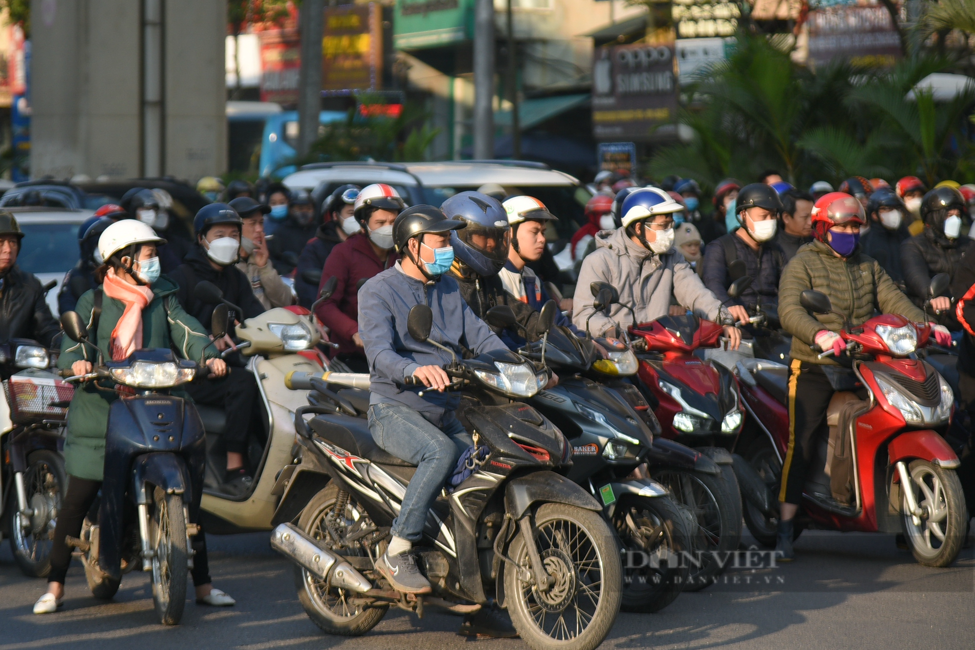 Giao thông hỗn loạn trong ngày đầu thí điểm điều chỉnh nút giao Lê Trọng Tấn - Quang Trung - Ảnh 13.