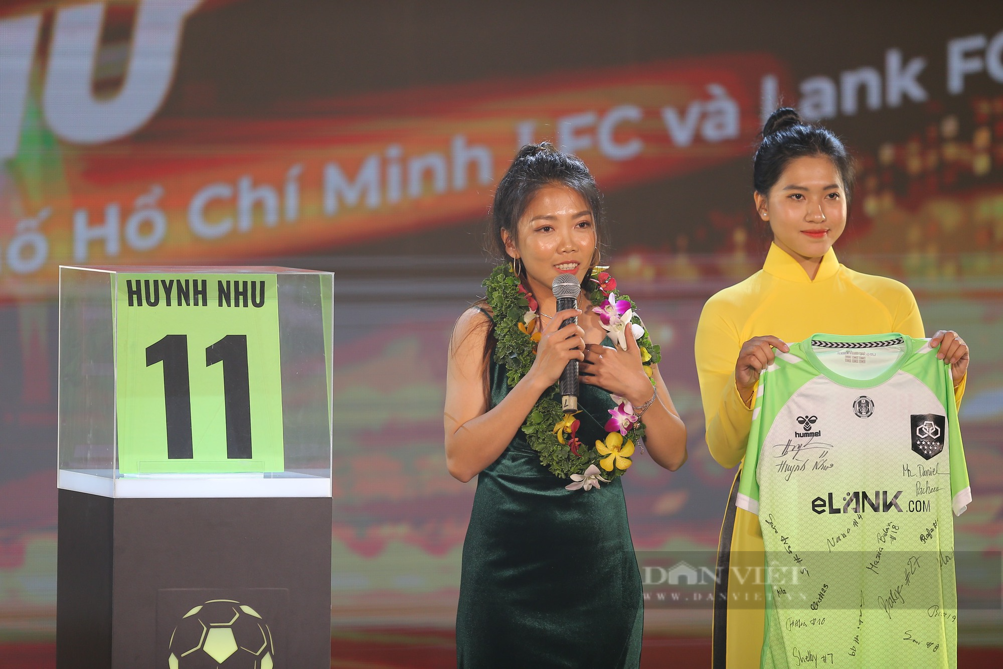 Huỳnh Như: &quot;Các đồng đội ở Lank FC cũng cầu nguyện tôi giành Quả bóng vàng&quot; - Ảnh 3.