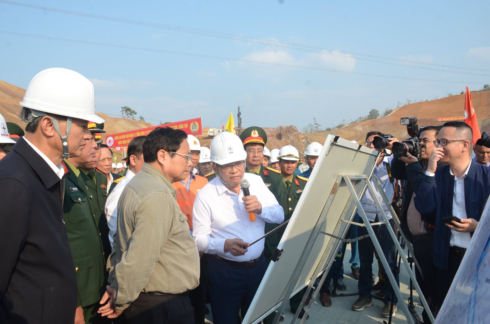 Thủ tướng: Chất lượng công trình Nhà máy Thủy điện Hòa Bình mở rộng phải đặt lên hàng đầu - Ảnh 1.