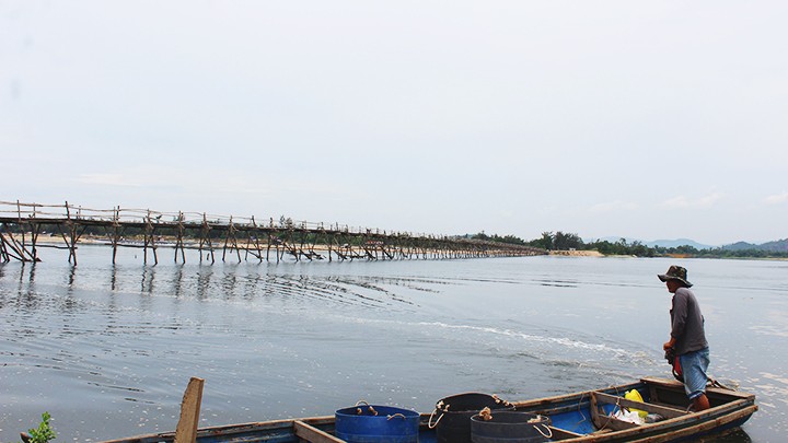 Dòng sông dài 120km bắt nguồn từ Gia Lai chảy vào Phú Yên, trên có cầu gỗ Ông Cọp, dưới có cá mương, cá chình - Ảnh 1.