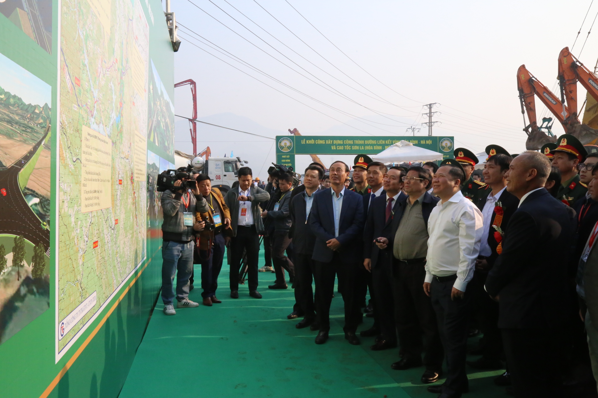 Khởi công xây dựng công trình đường liên kết vùng Hòa Bình - Hà Nội và cao tốc Sơn La - Ảnh 2.