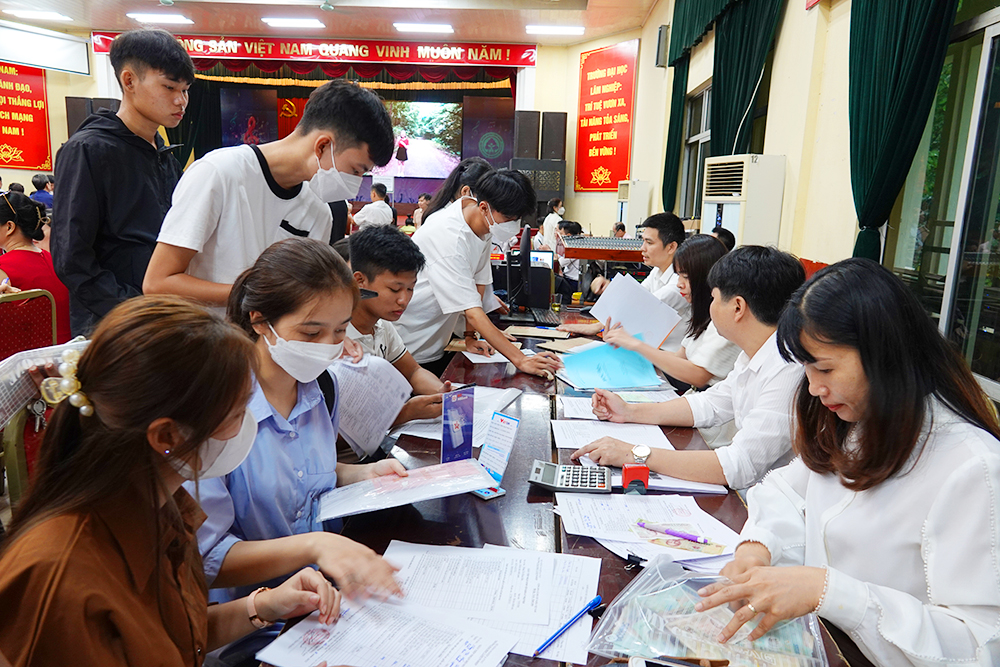 Tuyển sinh 2023: Trường đại học “tung” học bổng khủng nhằm hút thí sinh - Ảnh 1.
