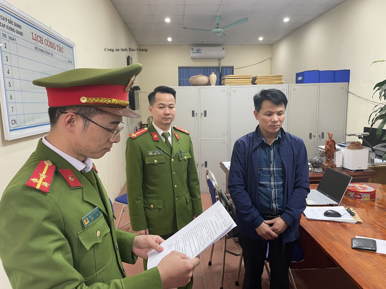 Bắt Trạm trưởng kiểm lâm ở Phú Thọ vì lập khống hồ sơ gỗ - Ảnh 1.