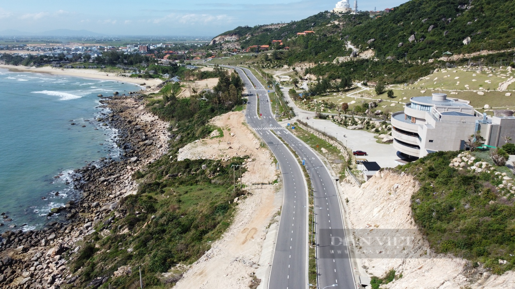 Bay trên cung đường ven biển &quot;xuyên núi, vượt cát&quot; gần 2.000 tỷ đồng ở Bình Định - Ảnh 16.