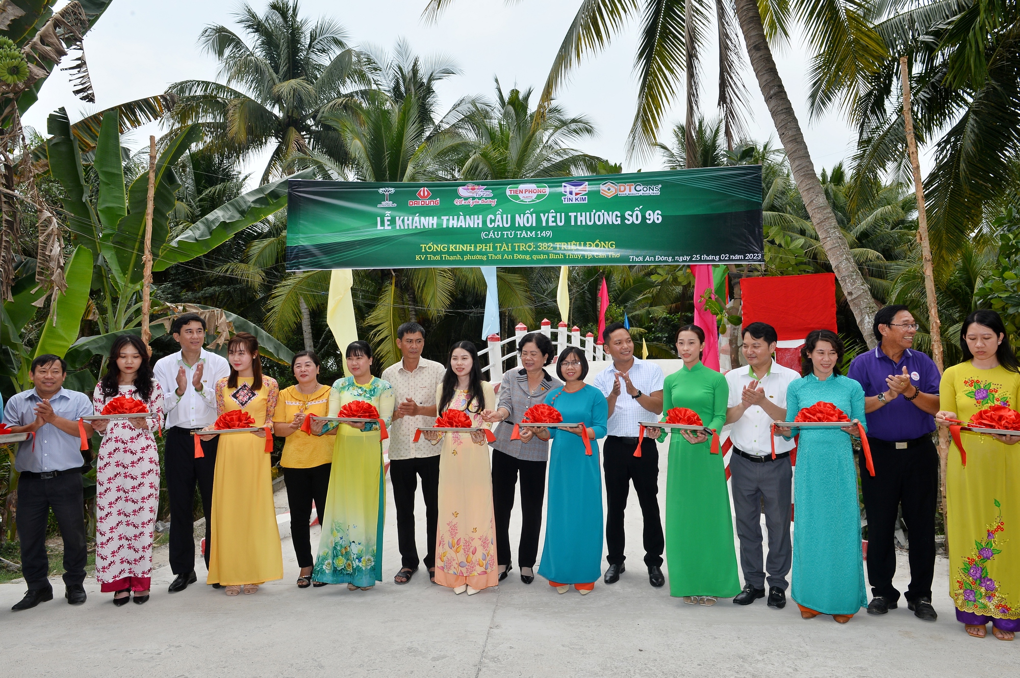 Nhựa Tiền Phong khánh thành Cầu nối yêu thương có quy mô vốn lớn nhất từ trước đến nay trị giá hơn 4 tỷ đồng - Ảnh 4.