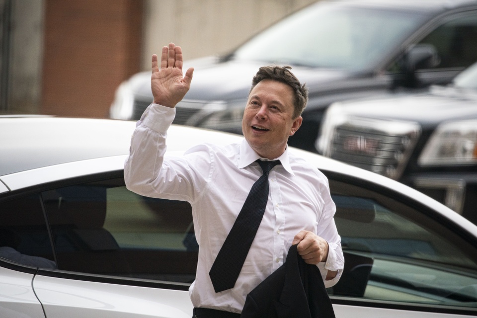 Elon Musk trở lại ngôi vị người giàu nhất thế giới - Ảnh 1.