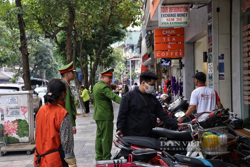 Hoàn Kiếm (Hà Nội): Rầm rộ ra quân giành lại vỉa hè liệu có đi theo &quot;vết xe đổ&quot; - Ảnh 7.