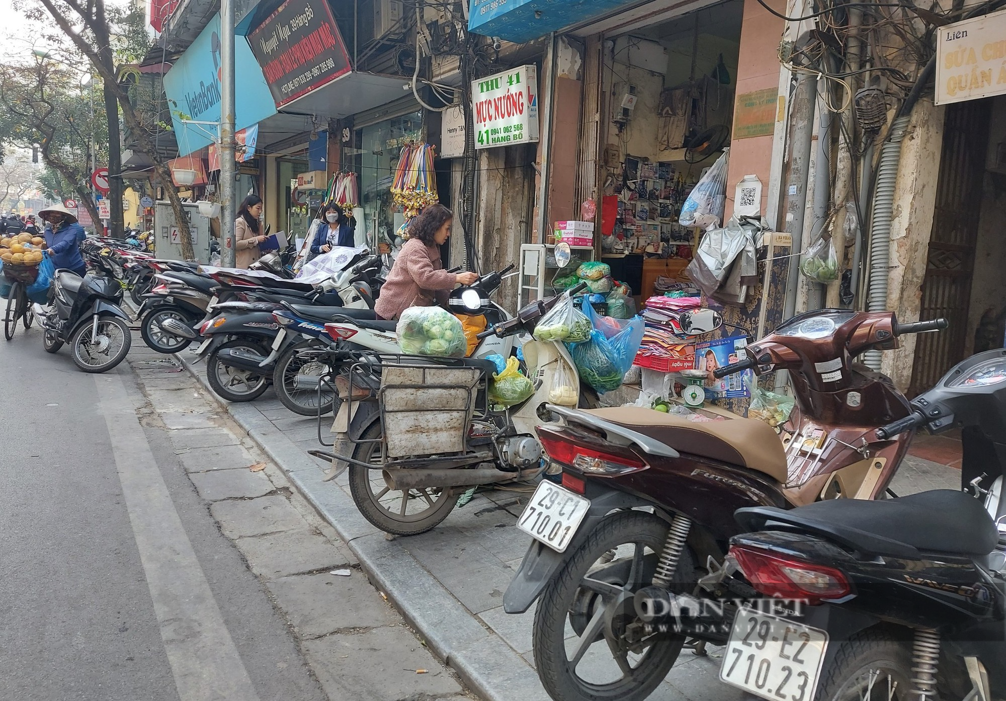 Hoàn Kiếm (Hà Nội): Rầm rộ ra quân giành lại vỉa hè liệu có đi theo &quot;vết xe đổ&quot; - Ảnh 8.