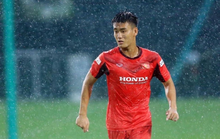 Cầu thủ được HLV Park Hang-seo &quot;đặc cách&quot; lên U23 Việt Nam bất ngờ... giải nghệ - Ảnh 1.