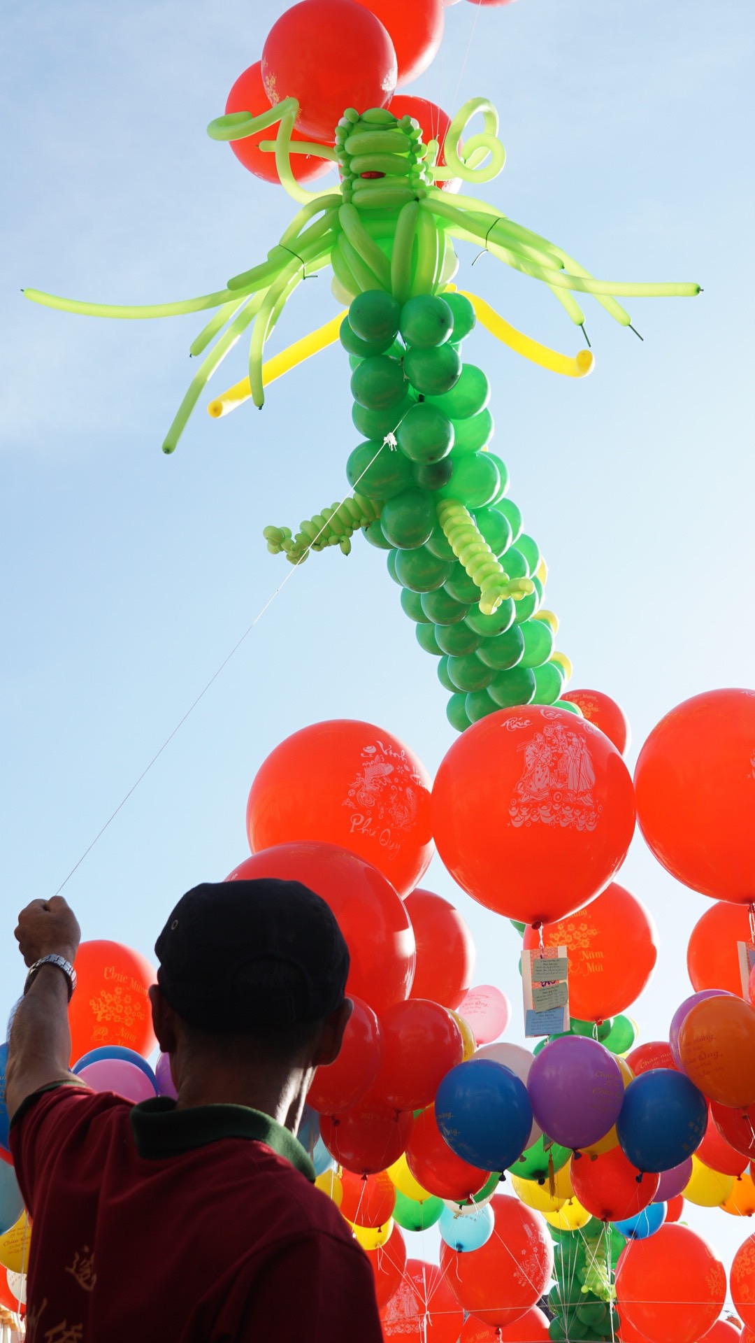Lễ hội chùa Ông hơn 300 tuổi: Hàng ngàn người dân cùng thả phúc khí cầu kèm nguyện ước - Ảnh 10.
