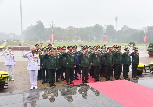 Lãnh đạo Đảng, Nhà nước vào Lăng viếng Chủ tịch Hồ Chí Minh; tưởng niệm các Anh hùng liệt sĩ - Ảnh 3.