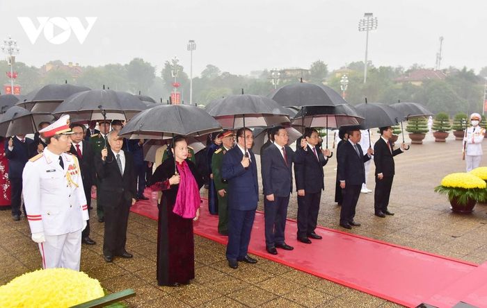 Lãnh đạo Đảng, Nhà nước viếng Chủ tịch Hồ Chí Minh nhân kỷ niệm 93 năm ngày thành lập Đảng - Ảnh 1.