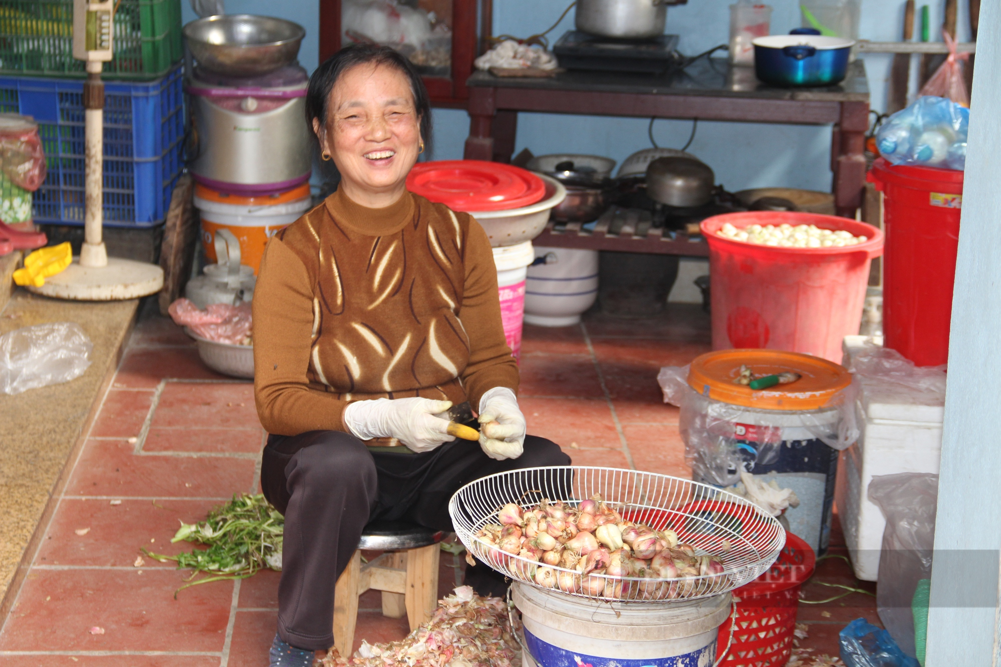 Người dân ở làng ven đô Hà Nội giàu có nhờ làm nghề bán loại củ &quot;tỏa ra mùi hương thơm nức&quot; - Ảnh 10.