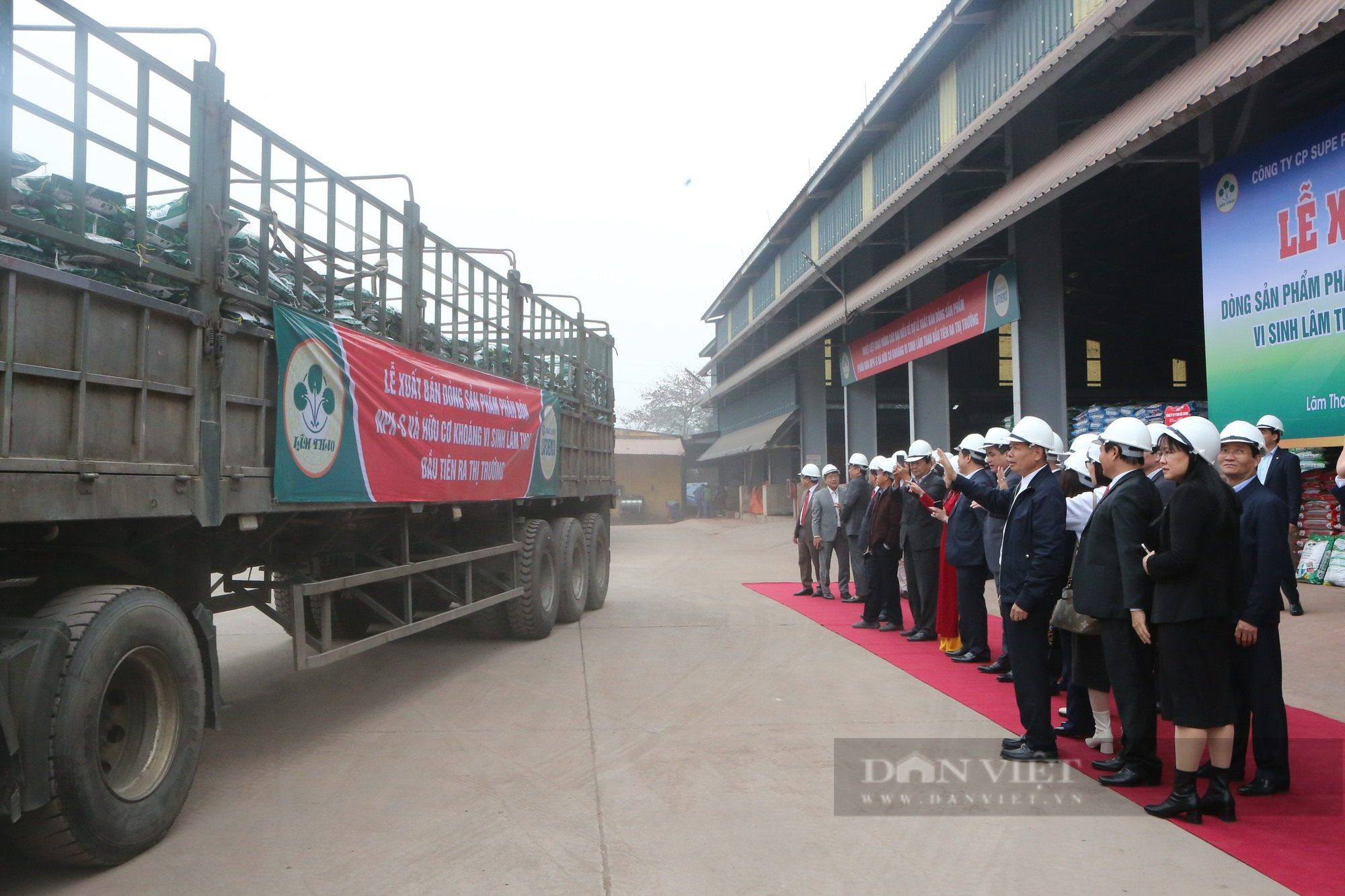 Toàn cảnh Lễ ra mắt và xuất bán 2 sản phẩm phân bón mới ra thị trường của Supe Lâm Thao - Ảnh 11.