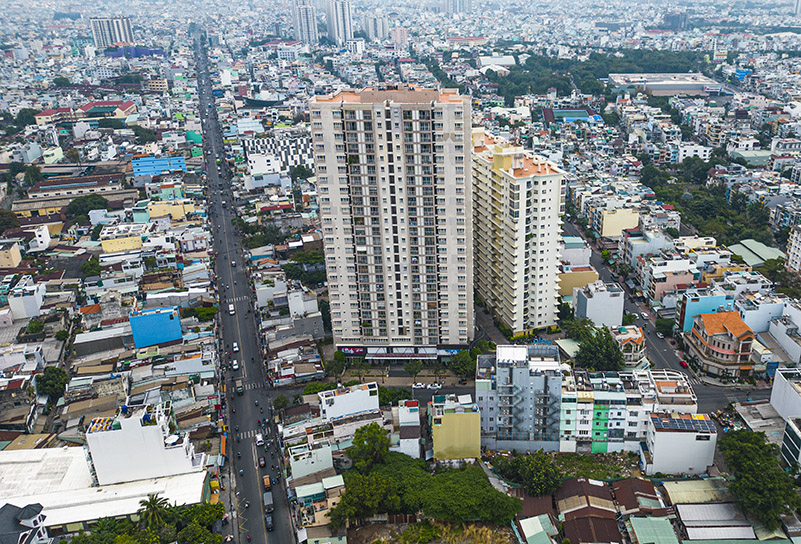 Người dân di dời khỏi chung cư “chờ sập”  - Ảnh 10.