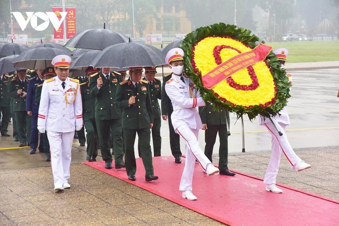 Lãnh đạo Đảng, Nhà nước viếng Chủ tịch Hồ Chí Minh nhân kỷ niệm 93 năm ngày thành lập Đảng - Ảnh 3.