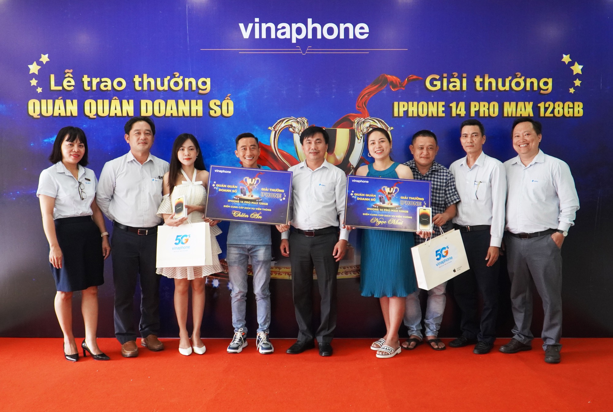 VNPT Cà Mau trao thưởng iphone 14 Pro Max cho đối tác kênh/điểm bán có doanh số khủng - Ảnh 1.