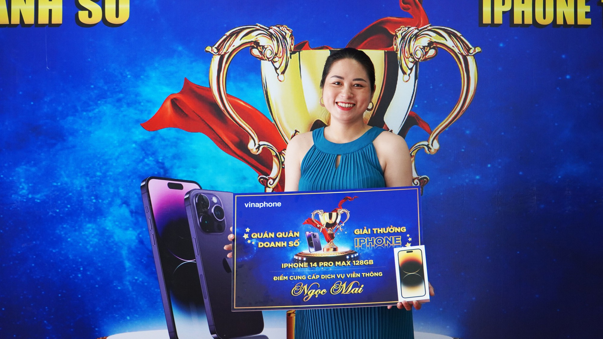 VNPT Cà Mau trao thưởng iphone 14 Pro Max cho đối tác kênh/điểm bán có doanh số khủng - Ảnh 2.