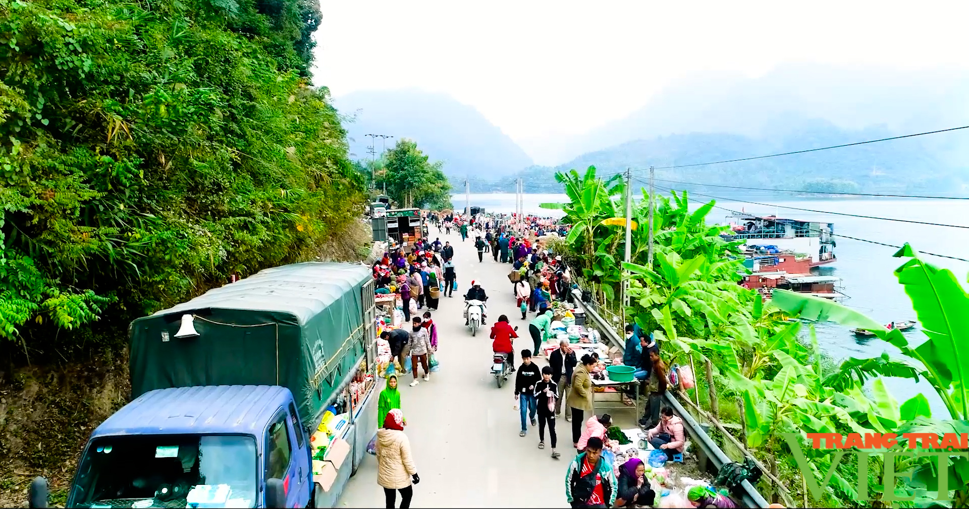 Đặc sắc chợ phiên Sông Đà, nét văn hóa vùng hồ thủy điện Hòa Bình - Ảnh 2.
