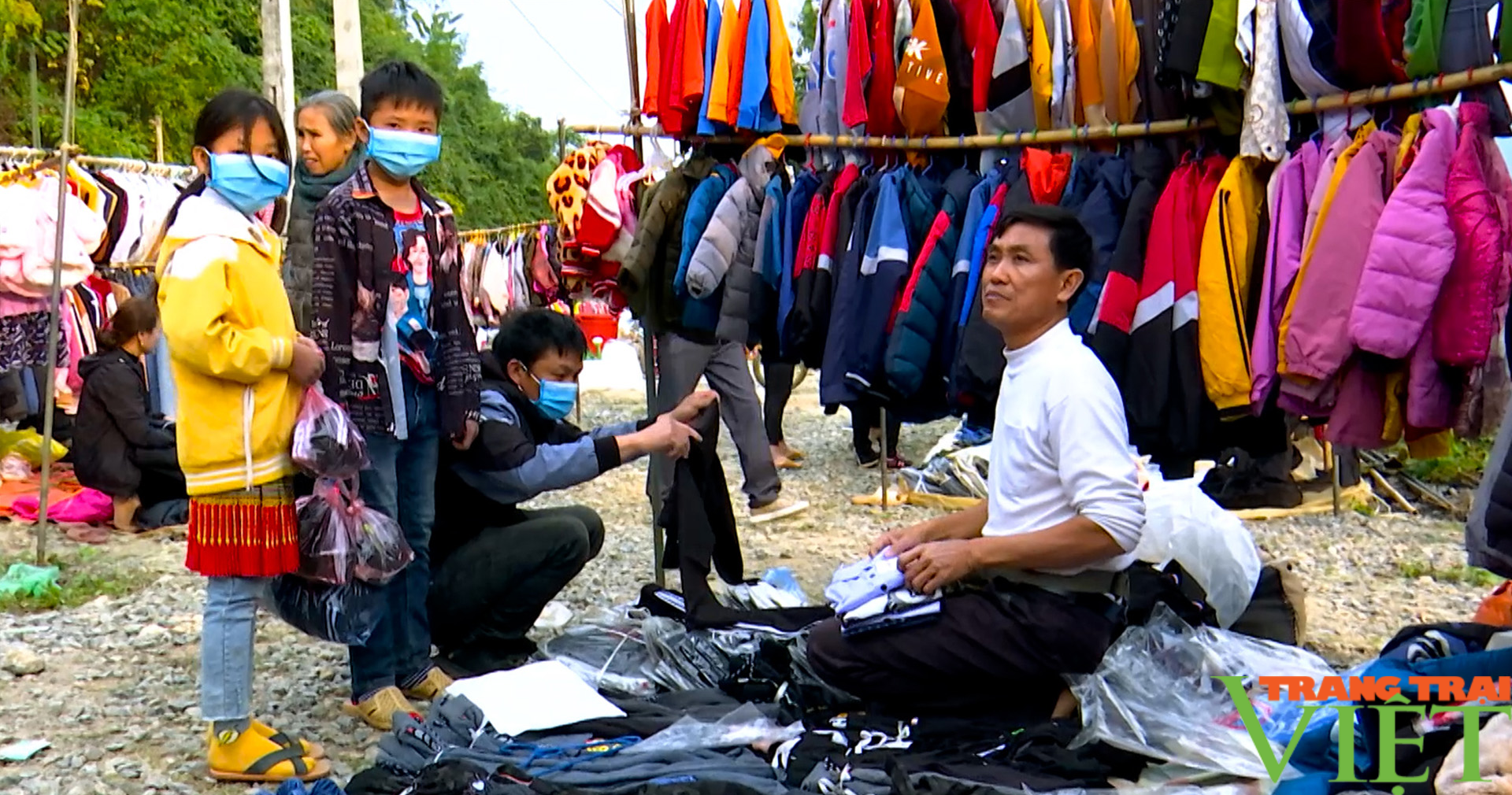 Đặc sắc chợ phiên Sông Đà, nét văn hóa vùng hồ thủy điện Hòa Bình - Ảnh 4.