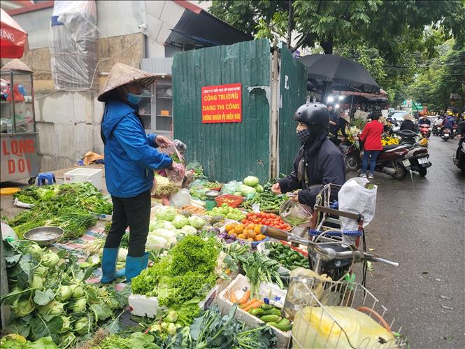 Thị trường Rằm tháng Giêng: Thực phẩm dồi dào, giá cả ổn định - Ảnh 1.