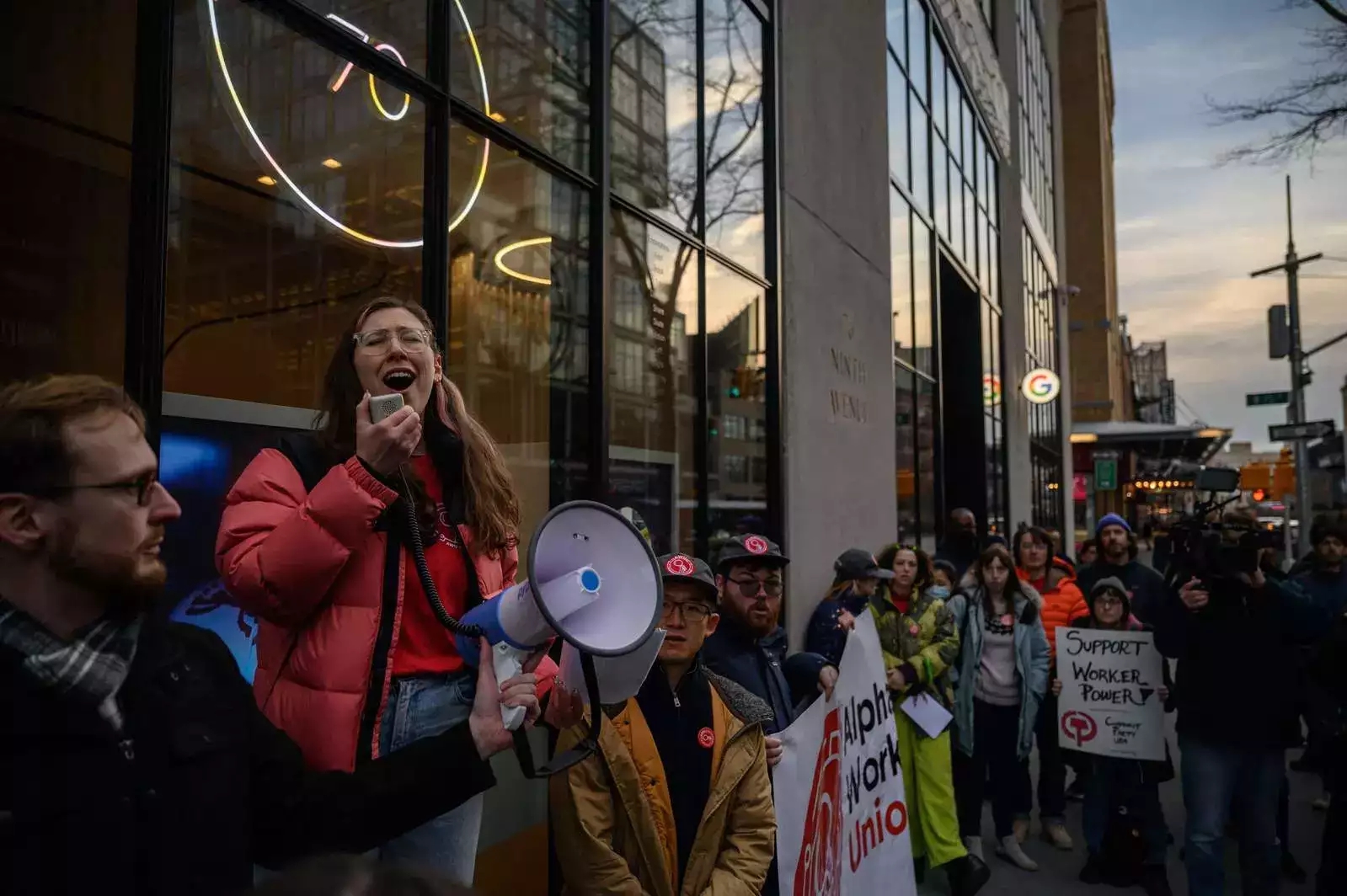 Các cuộc biểu tình phản đối Google được tổ chức bởi nhóm lao động Alphabet worker Union (AWU). Ảnh: @AFP.