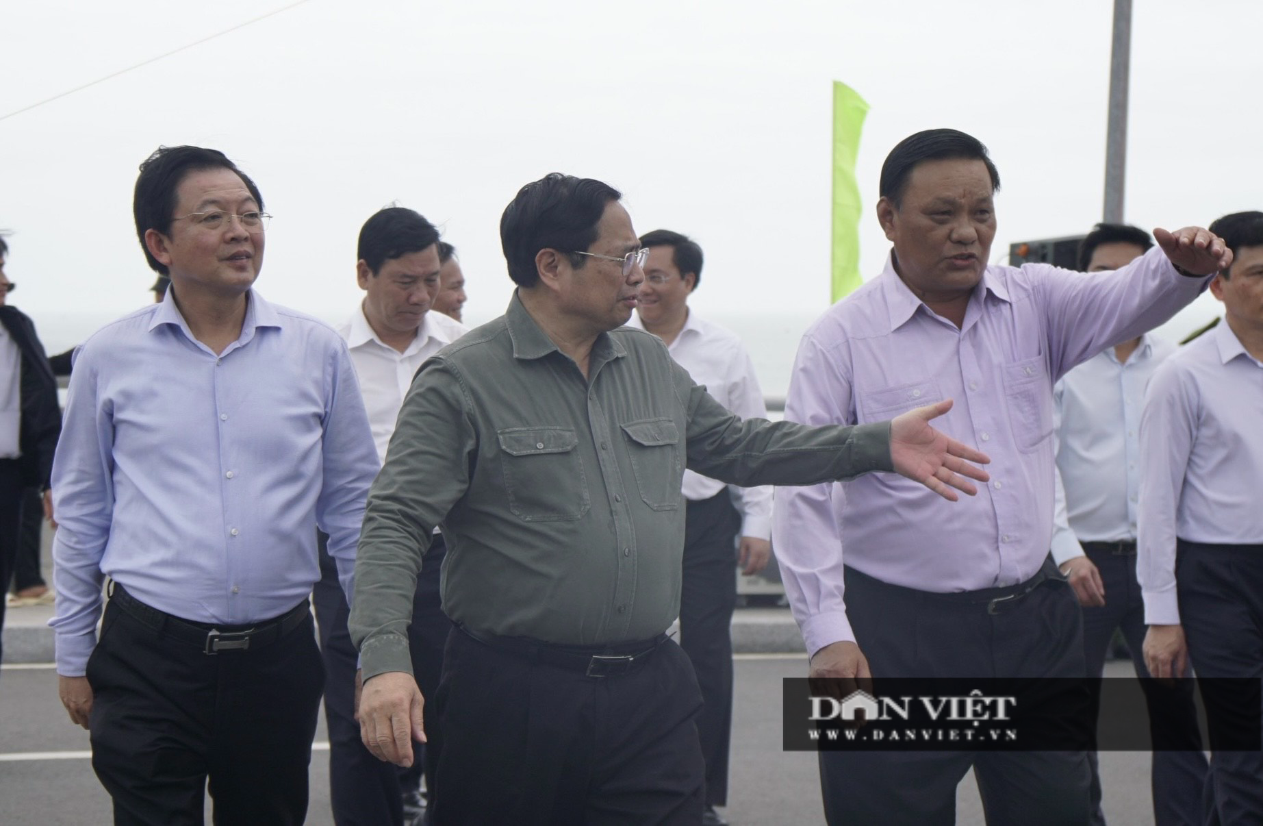 Đi 500 cây số tại Bình Định, Thủ tướng nói: &quot;Tư duy lãnh đạo tỉnh rất hiện đại, đầu tư ra tấm ra món&quot; - Ảnh 3.